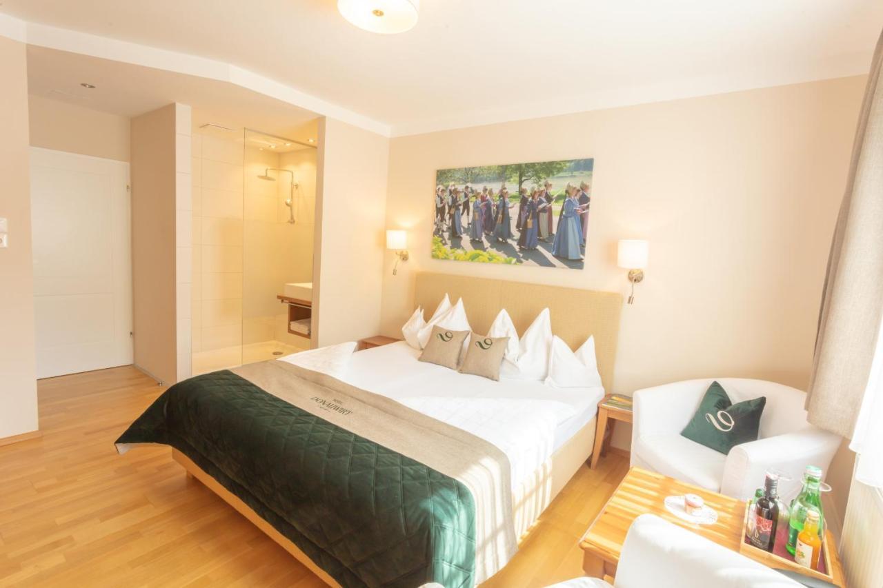 Donauwirt - Hotel Garni ไวส์เซินเคียร์เชิน อินแดร์ วาคเอา ภายนอก รูปภาพ