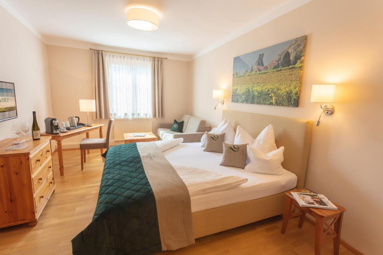 Donauwirt - Hotel Garni ไวส์เซินเคียร์เชิน อินแดร์ วาคเอา ภายนอก รูปภาพ