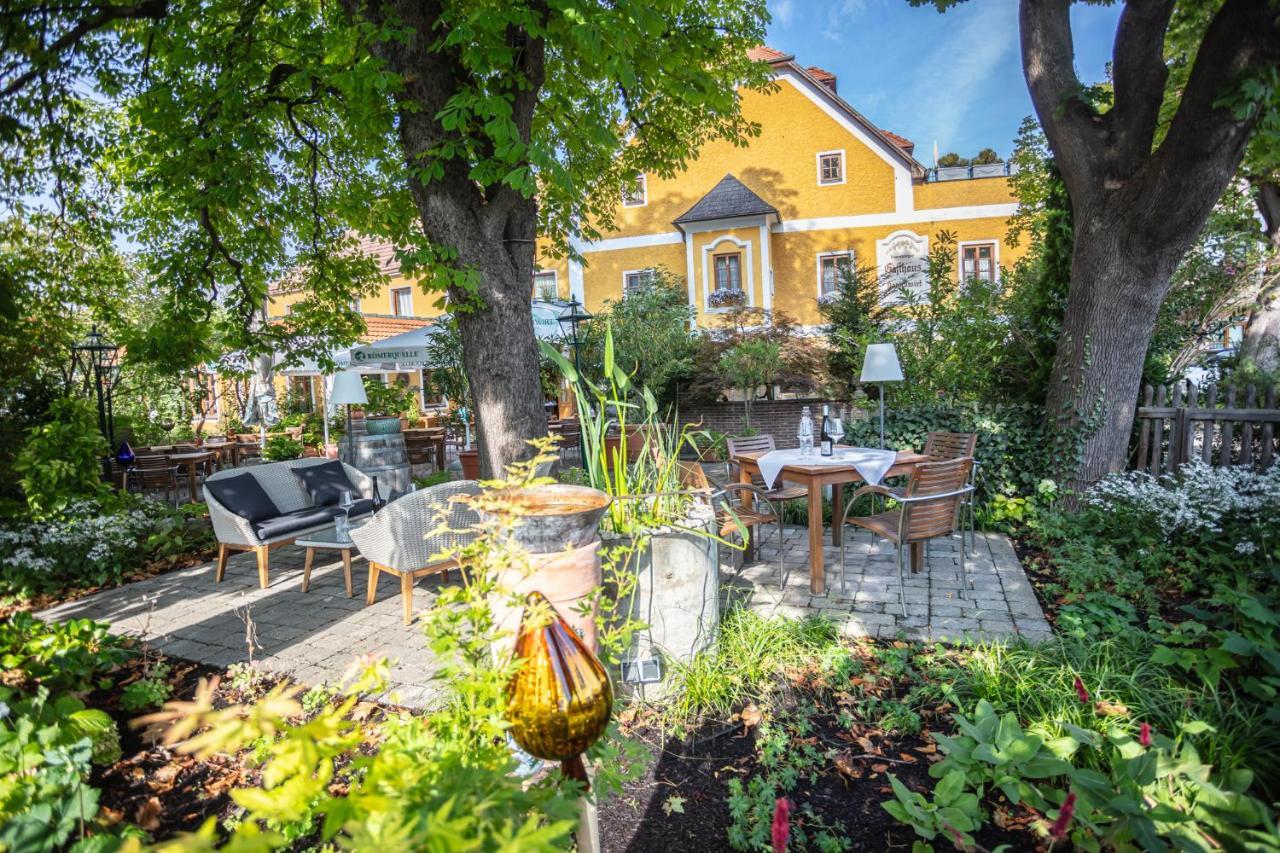 Donauwirt - Hotel Garni ไวส์เซินเคียร์เชิน อินแดร์ วาคเอา ภายนอก รูปภาพ