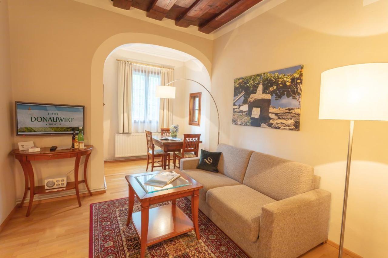 Donauwirt - Hotel Garni ไวส์เซินเคียร์เชิน อินแดร์ วาคเอา ภายนอก รูปภาพ