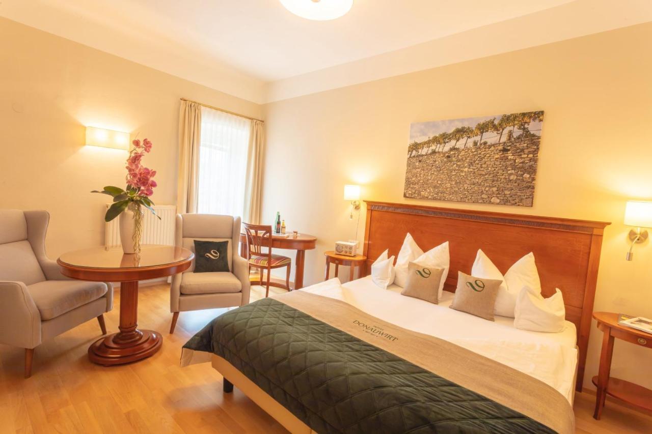 Donauwirt - Hotel Garni ไวส์เซินเคียร์เชิน อินแดร์ วาคเอา ภายนอก รูปภาพ