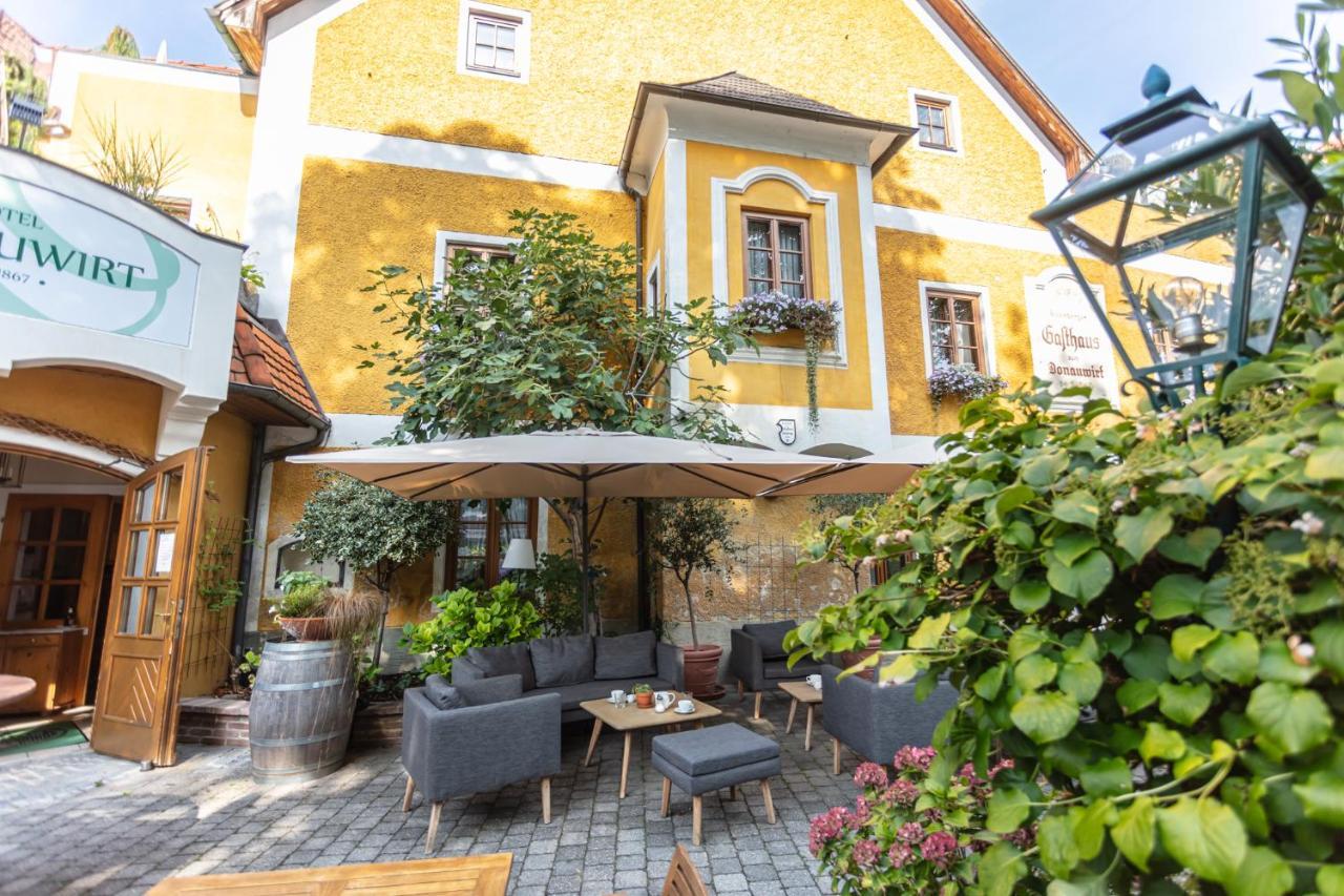 Donauwirt - Hotel Garni ไวส์เซินเคียร์เชิน อินแดร์ วาคเอา ภายนอก รูปภาพ