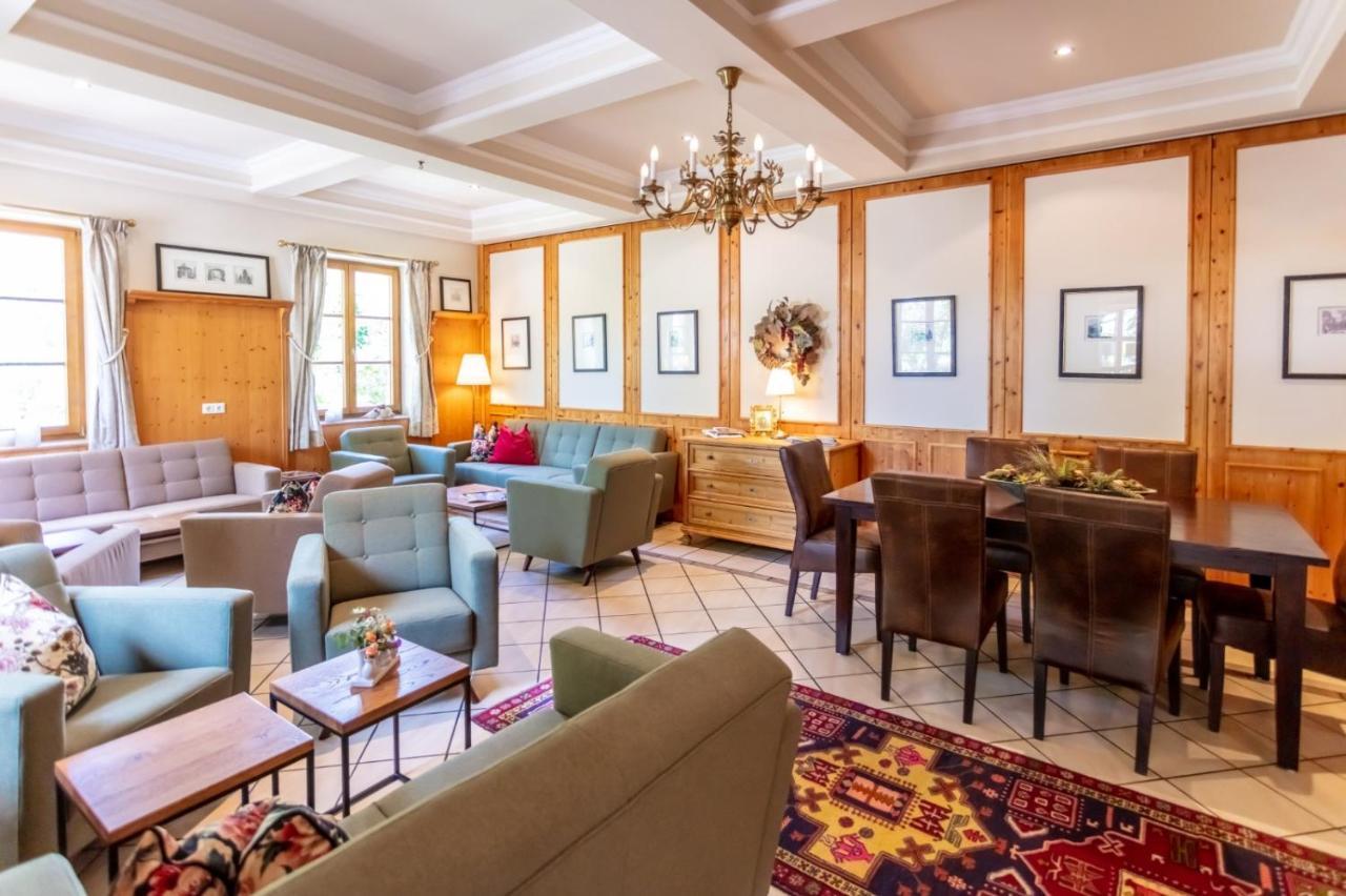 Donauwirt - Hotel Garni ไวส์เซินเคียร์เชิน อินแดร์ วาคเอา ภายนอก รูปภาพ