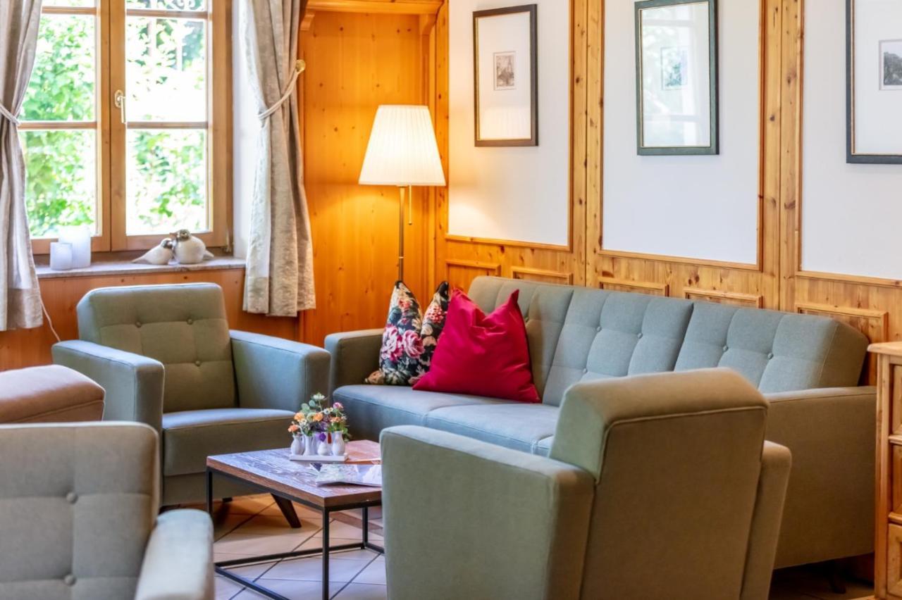 Donauwirt - Hotel Garni ไวส์เซินเคียร์เชิน อินแดร์ วาคเอา ภายนอก รูปภาพ