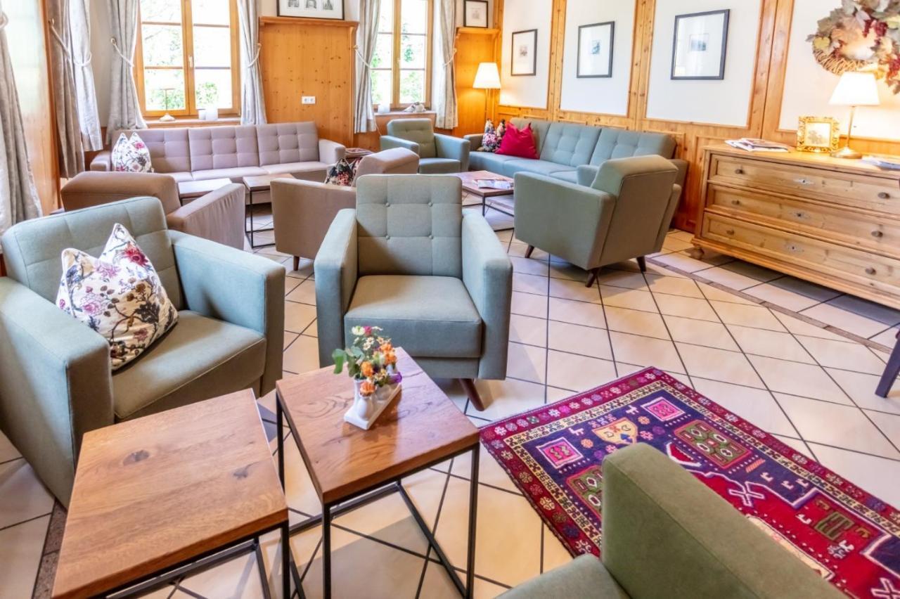 Donauwirt - Hotel Garni ไวส์เซินเคียร์เชิน อินแดร์ วาคเอา ภายนอก รูปภาพ