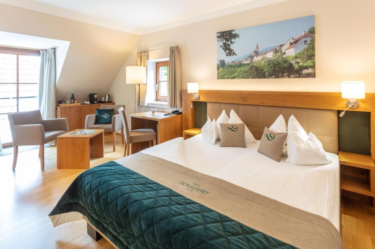 Donauwirt - Hotel Garni ไวส์เซินเคียร์เชิน อินแดร์ วาคเอา ภายนอก รูปภาพ
