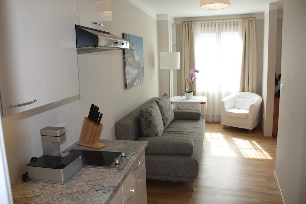 Donauwirt - Hotel Garni ไวส์เซินเคียร์เชิน อินแดร์ วาคเอา ภายนอก รูปภาพ
