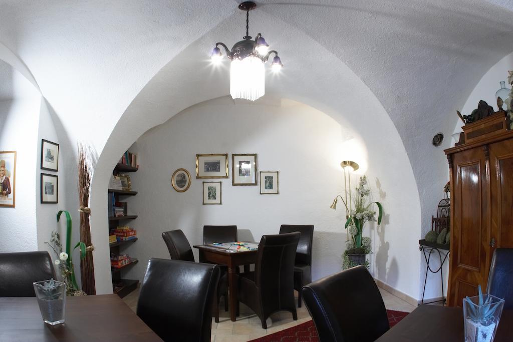 Donauwirt - Hotel Garni ไวส์เซินเคียร์เชิน อินแดร์ วาคเอา ภายนอก รูปภาพ