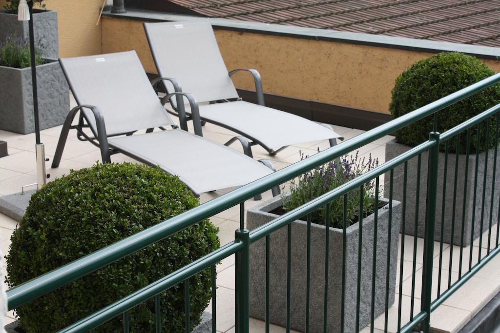 Donauwirt - Hotel Garni ไวส์เซินเคียร์เชิน อินแดร์ วาคเอา ภายนอก รูปภาพ